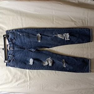 NWT SO Women's Boyfriend Low Rise Sz 11/30W Relaxed through hip & thigh jeans